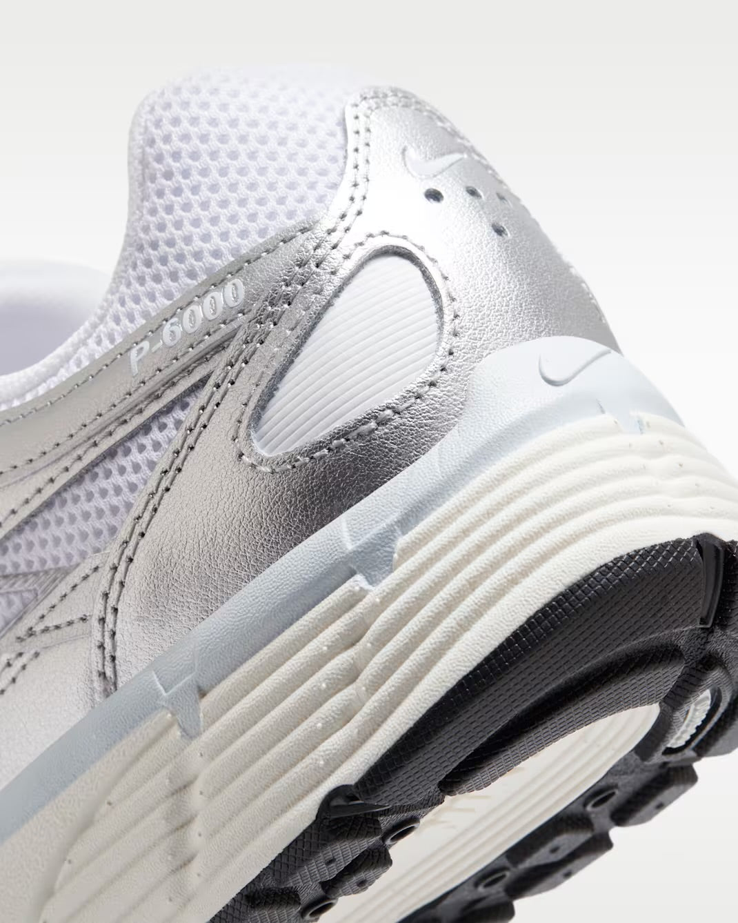 Nike P - 6000 Crystal Silver * - It's Crystalicious®